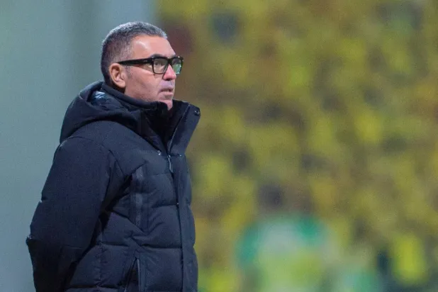 التونسي جلال قادري مدرب فريق الحزم (تصوير: صالح العنزي) 