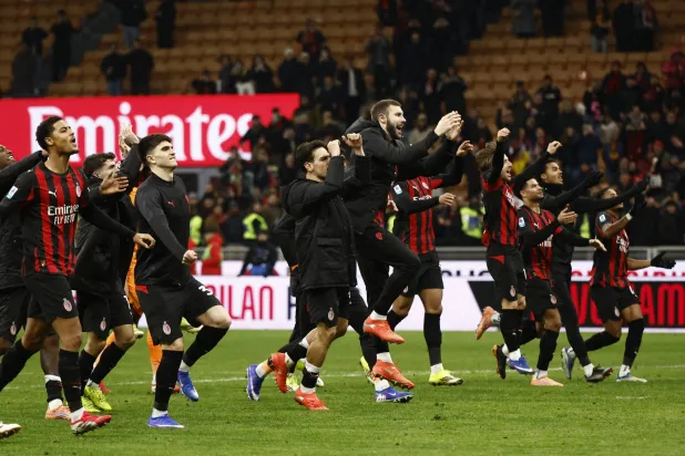 ميلان يسعى لتخطي روما ومواصلة ملاحقة إنتر المتصدر (رويترز)