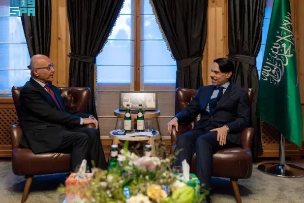 Saudi Minister of Foreign Affairs Prince Faisal bin Farhan bin Abdullah and Barham Salih, the United Nations High Commissioner for Refugees. (SPA)