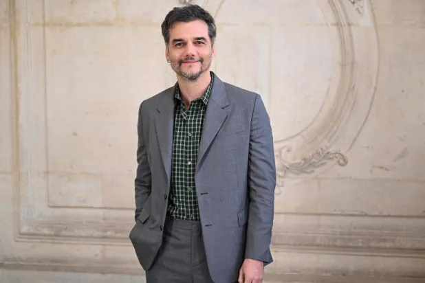 Brazilian actor and producer Wagner Moura poses for a photocall ahead of the Dior Menswear Ready-to-wear Fall-Winter 2026/2027 collection as part of the Men Paris Fashion Week in Paris on January 21, 2026. (AFP)