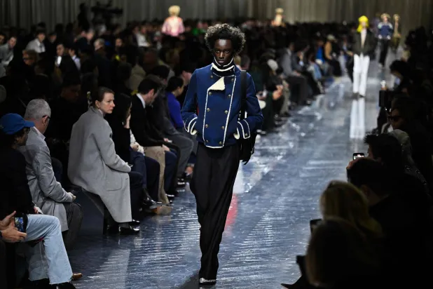  A model presents a creation by Dior for the Menswear Ready-to-wear Fall-Winter 2026/2027 collection as part of the Men Paris Fashion Week in Paris on January 21, 2026. (AFP) 