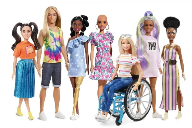 بعض من دمى باربي المصابات بحالات جسدية خاصة (شركة ماتيل)