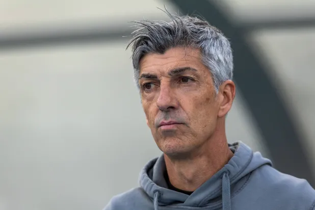 ألغواسيل أكد أن فريقه يعاني من غيابات مؤثرة (تصوير: عيسى الدبيسي)