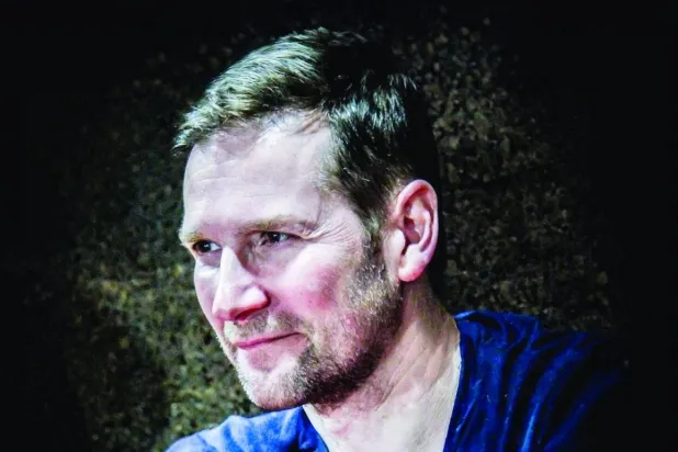 رواية فرنسية عن بيع جزيرة غرينلاند في مزاد علني