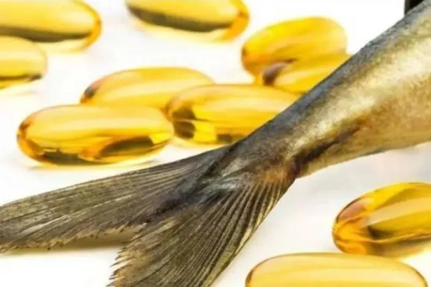 مكملات «أوميغا 3» تُعرف أيضاً بمكملات زيت السمك (أرشيفية - رويترز)
