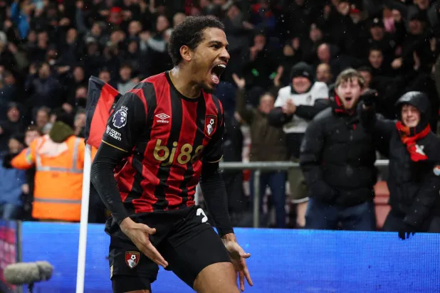 اللاعب المغربي أمين عدلي محتفلاً بالهدف الثمين (رويترز)