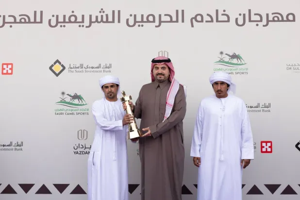 الأمير فهد بن جلوي خلال تتويج الأبطال (الشرق الأوسط)