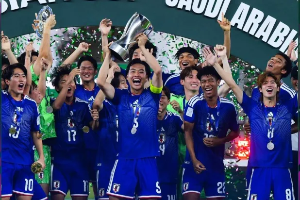 لاعبو اليابان خلال تتويجهم باللقب الآسيوي (واس)