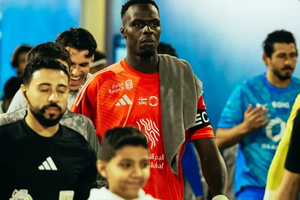 ميندي عبّر عن سعادته بعد الاستقبال الأهلاوي الحافل (موقع النادي)