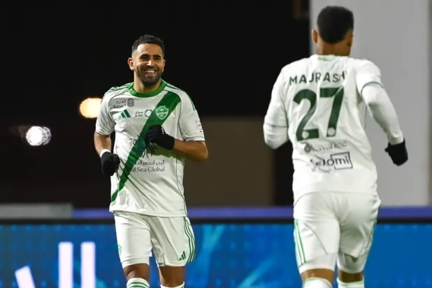 رياض محرز محتفلا بالهدف (تصوير: علي خمج)