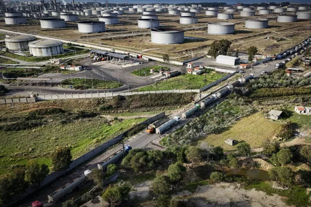 بدأت الشركة السورية للبترول ضخ الغاز من حقول «جبسة» في الحسكة لمعمل غاز «الفرقلس» بريف حمص (إكس)