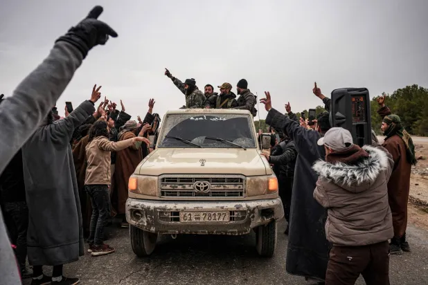 قوات سورية في مسكنة بريف حلب الشرقي بعد انحساب «قسد» يوم 17 يناير 2026 (د.ب.أ)