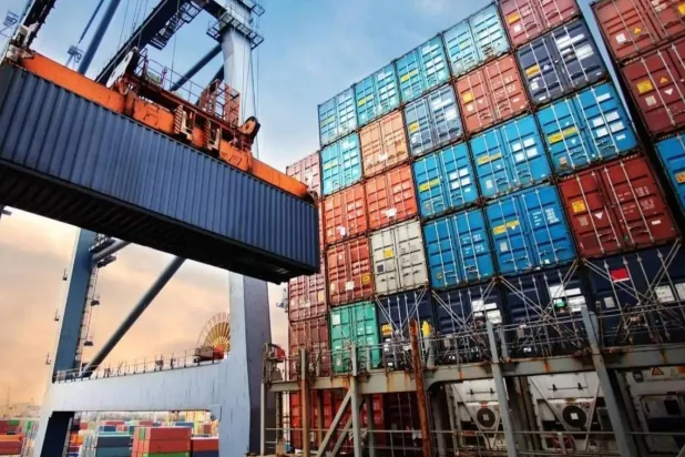 حاويات بها صادرات سعودية غير نفطية (واس)