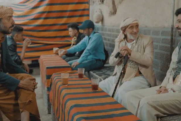 الشخصيات الموالية للجماعة تظهر في المسلسلات الحوثية بشكل مثالي وتحظى باحترام الجميع (فيسبوك)