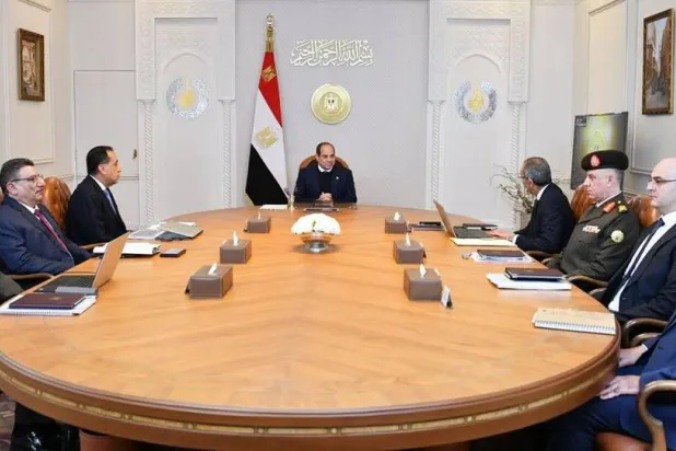 الرئيس عبد الفتاح السيسي خلال متابعة محاور تطوير صناعة الاتصالات بمصر في يناير الحالي (الرئاسة)