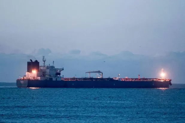 فرنسا توقف قبطان ناقلة يُشتبه في انتمائها إلى «أسطول الشبح» الروسي