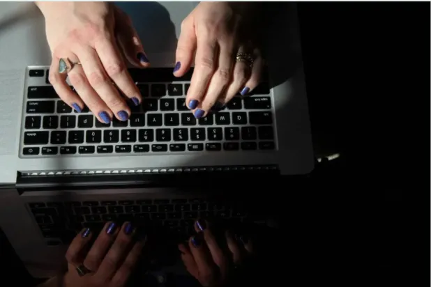 ضرورة الالتزام بالمعايير المهنية في حال الاعتماد على المؤثرين  (رويترز)