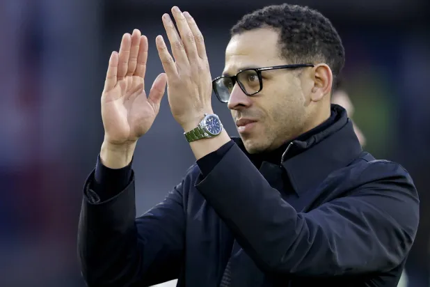 ليام روزنير المدير الفني لفريق تشيلسي (إ.ب.أ)