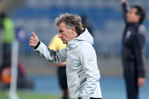 الأوروغوياني دانيال كارينيو مدرب فريق الرياض (تصوير: مشعل القدير)