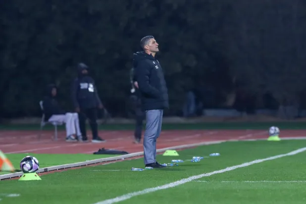 البرتغالي بيدرو إيمانويل المدير الفني للفيحاء (تصوير: صالح العنزي) 