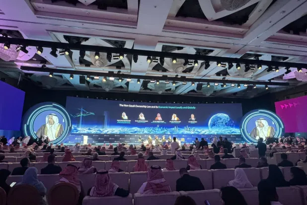 Suudi Arabistan Yatırım Bakanı Halid el-Falih, Gayrimenkulün Geleceği Forumu kapsamında düzenlenen bir oturumda konuştu. (X)