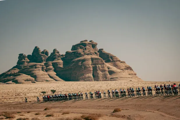 السباق يرسخ قيمة العُلا التاريخية والحضارية (طواف العُلا)