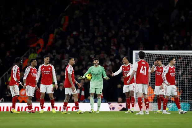 الخسارة أمام يونايتد أعادت فتح الجدل حول ما إذا كان آرسنال قادراً على التخلص من صورة الوصيف (رويترز)