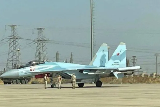 طائرات روسية في مطار القامشلي أرشيفية - تويتر)