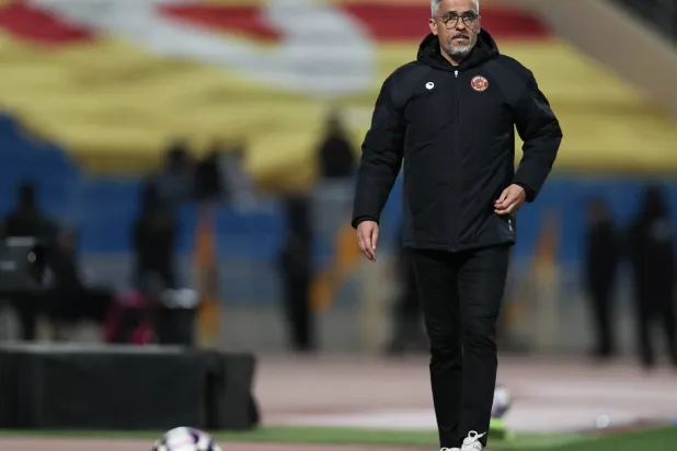 البرتغالي أرماندو إيفانغيليستا مدرب فريق ضمك (تصوير: سعد العنزي)