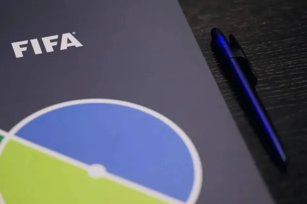 أوقف الاتحاد الدولي (فيفا) اللاعبين السبعة المجنسين لمدة 12 شهراً وفرض غرامة على «الاتحاد الماليزي» (فيفا)