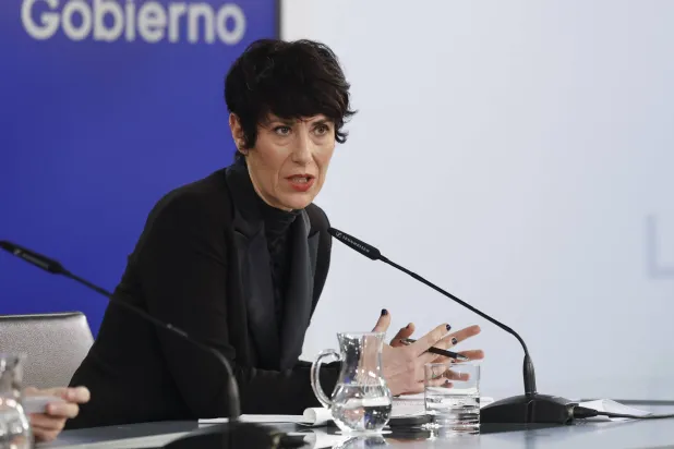 إسبانيا تعتزم تسوية أوضاع نصف مليون مهاجر غير نظامي 