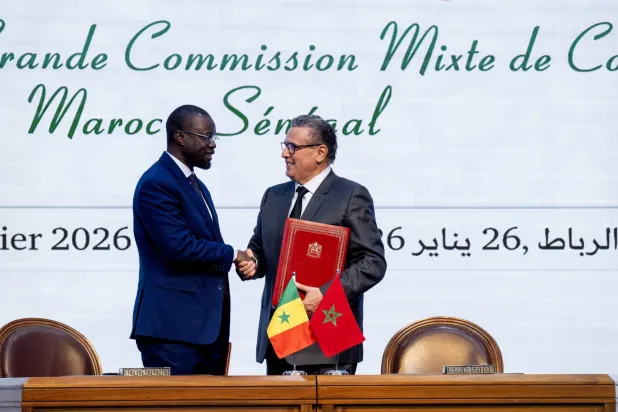 رئيس وزراء السنغال ونظيره المغربي يحضران حفل توقيع للجنة العليا المشتركة بين المغرب والسنغال (إ.ب.أ)