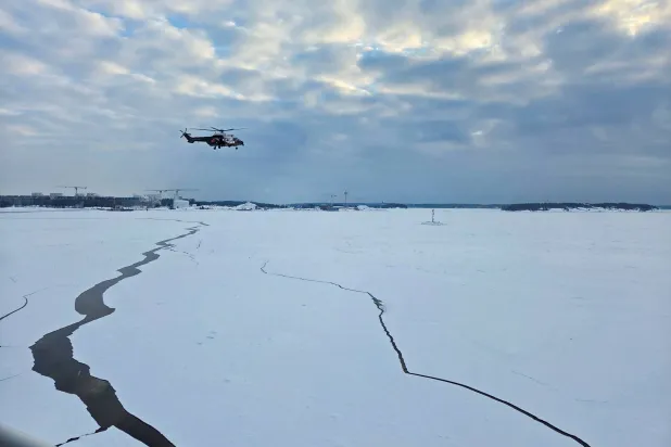 بحر البلطيق المتجمد بالقرب من هلسنكي (رويترز) 