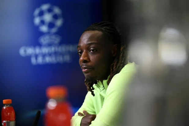 البلجيكي جيريمي دوكو لاعب مانشستر سيتي الإنجليزي (أ.ف.ب) 