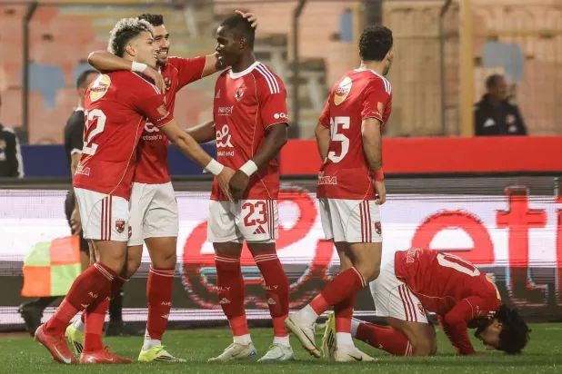 احتفالية لاعبي الأهلي بالثلاثية في مرمى دجلة (النادي الأهلي)