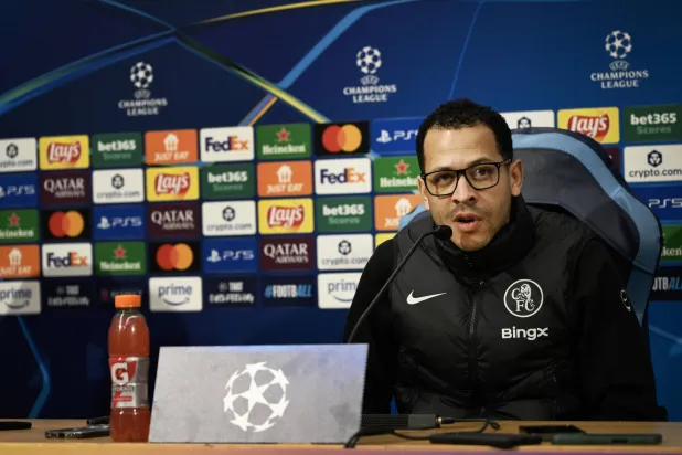 ليام روزنير مدرب تشيلسي الإنجليزي (إ.ب.أ)