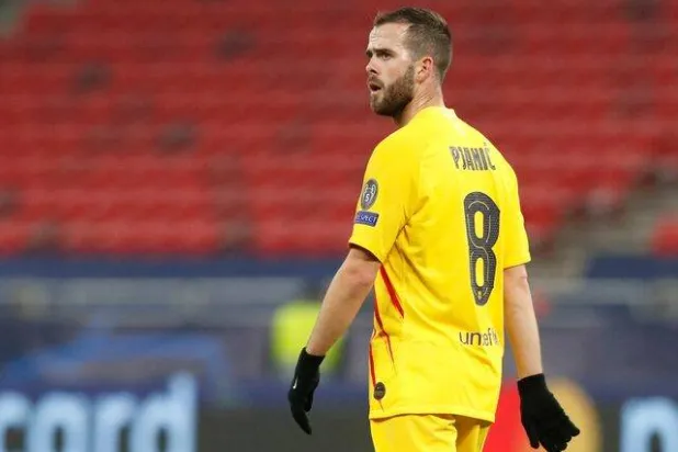 ميراليم بيانيتش نجم خط وسط منتخب البوسنة والهرسك سابقاً (رويترز)