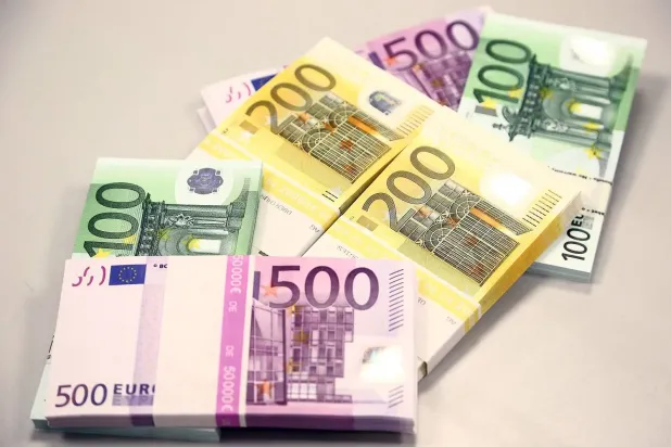 Euro banknotları (Reuters)