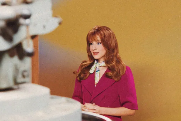 تقف ماريلين نعمان كما لو أنّ الزمن توقّف عند إيقاع آخر (صور الفنانة)