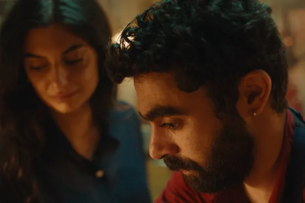 مونيا عقل وحسن عقيل في مشهد من الفيلم (إم سي برودكشن)
