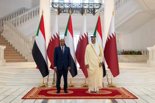 Katar Emiri Şeyh Temim bin Hamad Al Sani, 27 Ocak 2026'da Doha'da Sudan Egemenlik Konseyi Başkanı Abdulfettah el-Burhan'ı kabul etti. (Reuters)