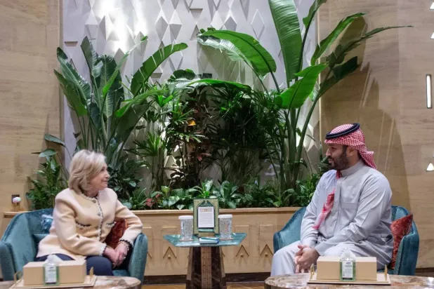 Prince Mohammed bin Salman bin Abdulaziz Al Saud, Saudi Crown Prince and Prime Minister, and former US Secretary of State Hillary Clinton meet in Riyadh on Wednesday. (SPA)