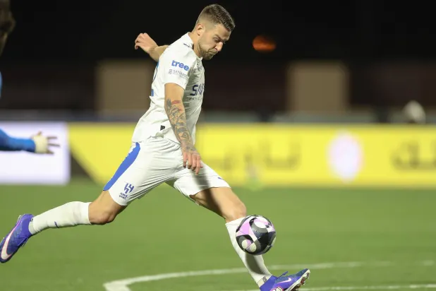 سافيتش أحد أبرز أوراق الوسط الهلالي (تصوير: عدنان مهدلي)