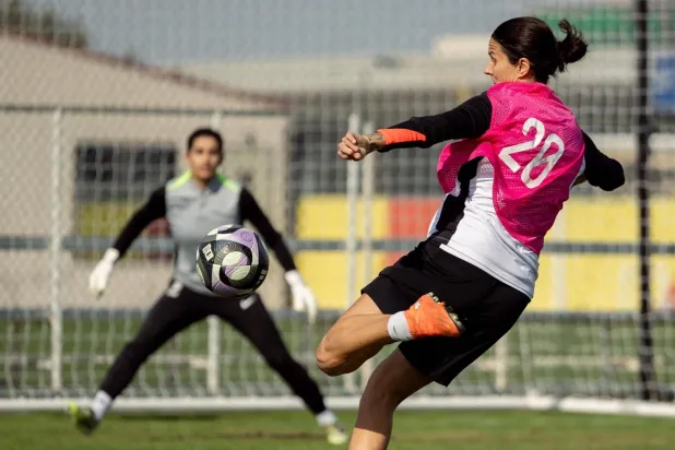 من تدريبات سيدات القادسية تأهباً لملاقاة الهلال (موقع النادي)