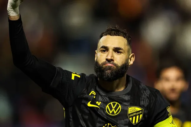 هل يقترب كريم بنزيمة من نهاية مشواره مع الاتحاد؟ 