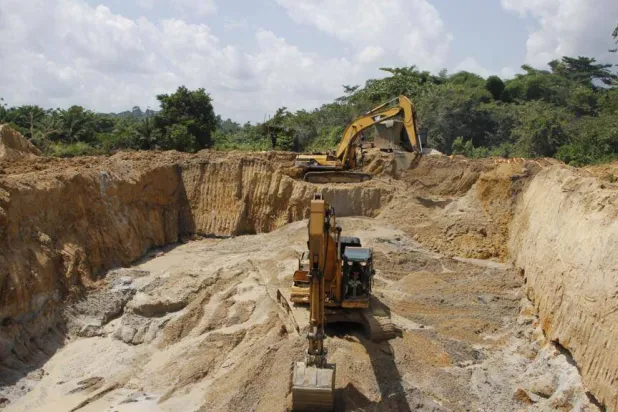 As the price of gold soars, Accra plans to revise its mining code to increase state revenue from the sector. Chris Stein / AFP/File
