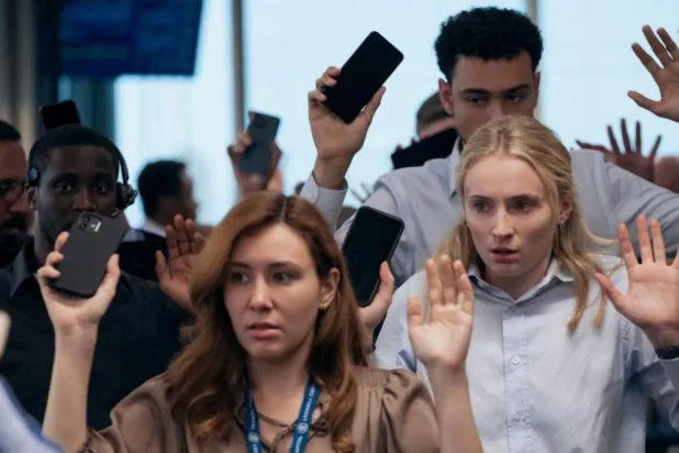 29 yaşındaki Sophie Turner (sağda), HBO'nun fantastik dizisi Game of Thrones'daki Sansa Stark rolüyle tanınıyor (Amazon Prime Video)