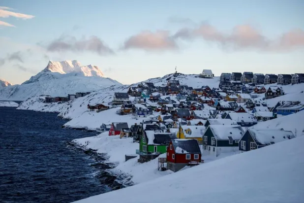 Kanada'yla 1,2 kilometre sınıra sahip Grönland'da 56 binden fazla kişi yaşıyor (Reuters)