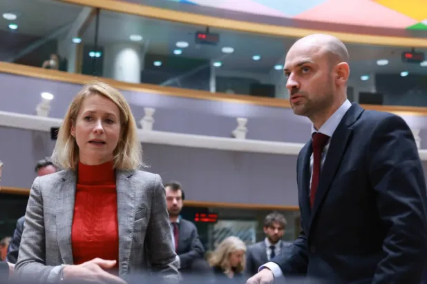 AB Dış Politika Yüksek Temsilcisi Kaja Kallas, bugün Brüksel’de düzenlenen bakanlar toplantısı kapsamında Fransa Dışişleri Bakanı Jean-Noël Barrot ile bir araya geldi (EPA)