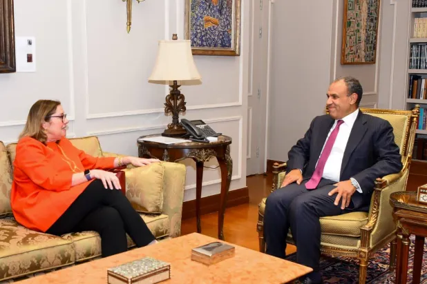 وزير الخارجية المصري بدر عبد العاطي خلال لقائه مديرة القوة متعددة الجنسيات والمراقبين في سيناء إليزابيث ديبل بالقاهرة (الخارجية المصرية)